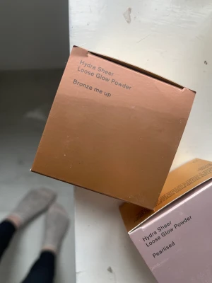 Hydra sheer glow - Detta är en higliter/bronzer mer åt det varma hållet superfin och sitter bra på huden den är ifrån beautyact🫶🏼