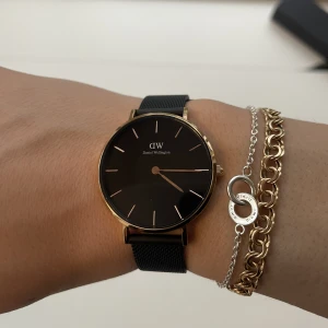 Klocka 🖤 - Den perfekta vardagsklockan. Inköpspris 1300 kr 🖤 