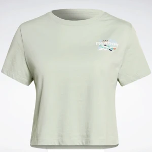 Training Essentials Graphic T-Shirt - Training Essentials Graphic T-Shirt Storlek : Medium  100,- 