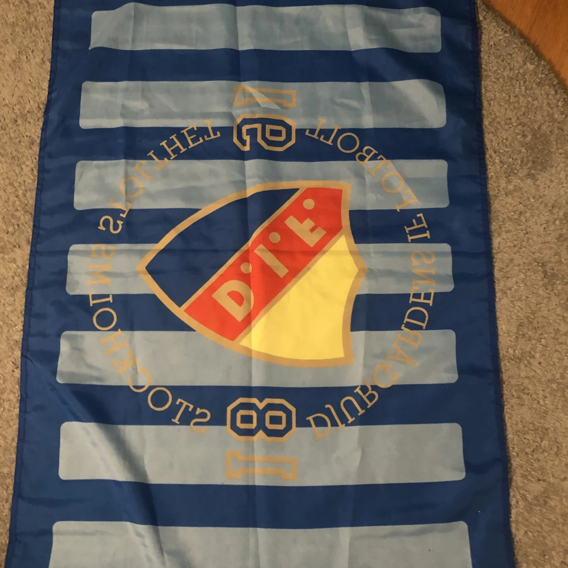 Säljer denna Djugårds flaggan. - 91