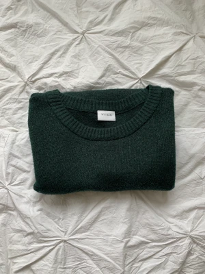 Grön stickadtröja - Grön sitickad tröja i jätte skönt material. Den är i helt nyskick🤍