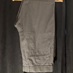 Grey Chino Blue Harbour - Very nice pair of pants that fit and feel really good 👍Im a w32 however these pants fit nicely with a belt. super good condition nothing wrong with it. 