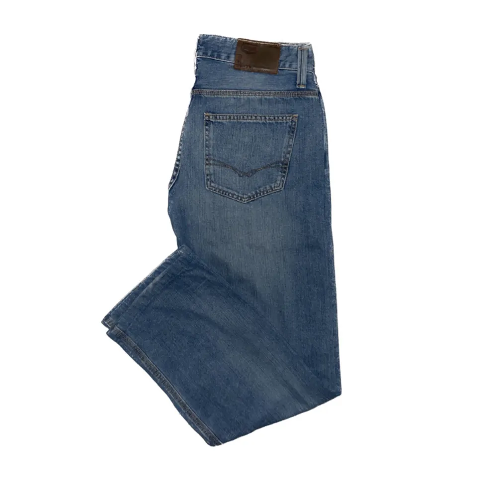 Snygga, raka lite vintage Crocker jeans. I bra skick och ca storlek 30/32. . Jeans & Byxor.
