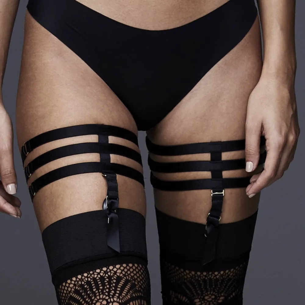 Svarta suspender cuffs från hunkemöller private collection, Onesize då de har spännen man justerar storleken med. Använda en gång.. Övrigt.