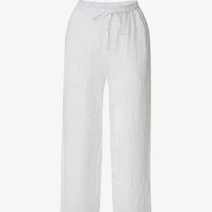 Chelsea Linnebyxor  - Säljer mina linnebyxor från Chelsea. Köpta för 400 i slutet av sommaren och använd Max 5 ggr. Hör av er vid frågor eller för fler bilder💕💕.  Köpare står för frakt 📦 