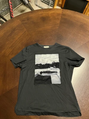 Limitato, Riocam - En limitato T-shorts i storlek M med motiv