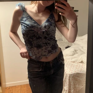 sommarblus - mamma mia vibes 💙🌀💠🫐