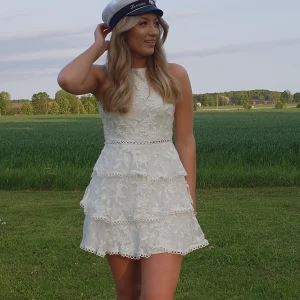 Studentklänning - Säljer min älskade studentklänning i storlek 38 (10) från Parisian