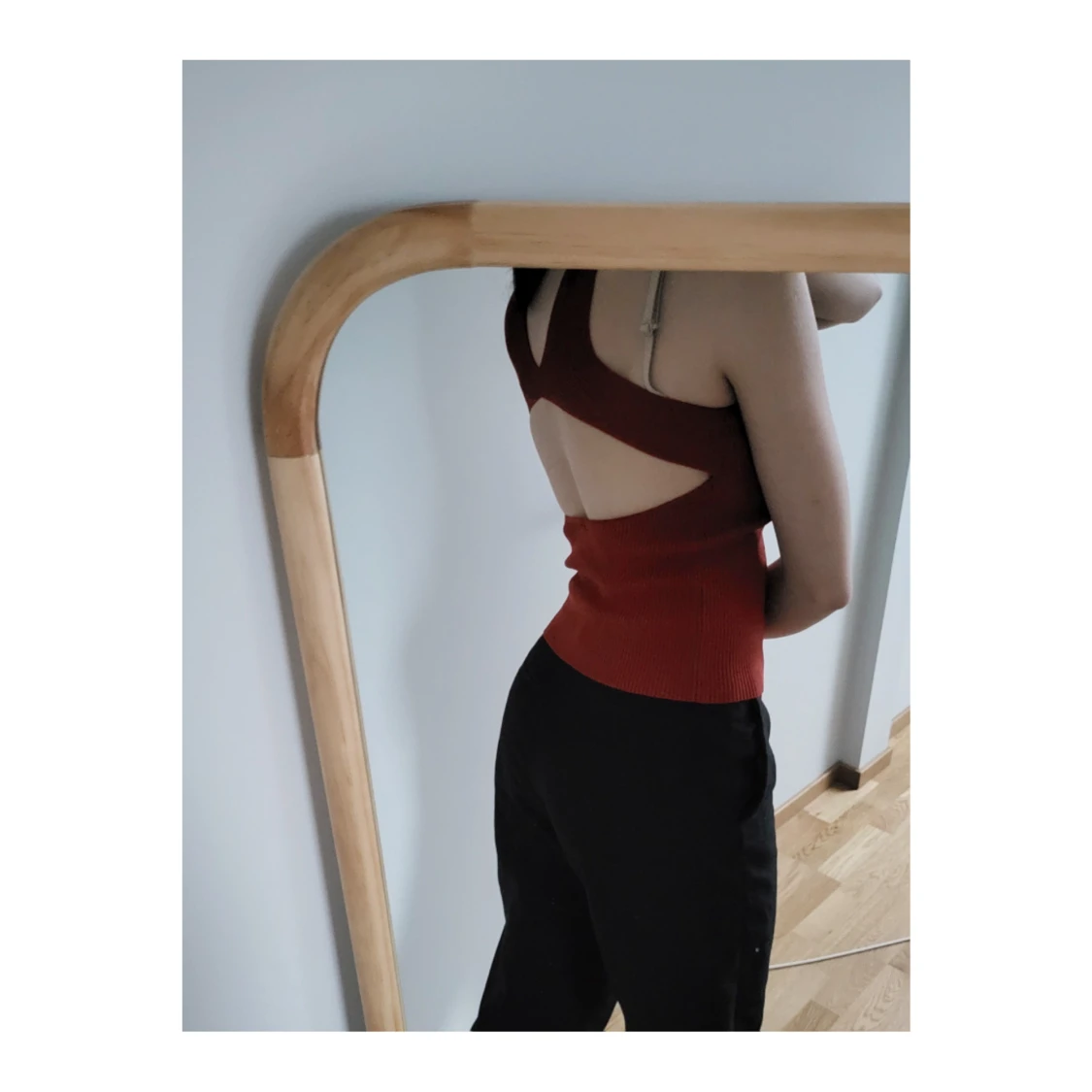 Ribbad topp med öppen rygg - 90