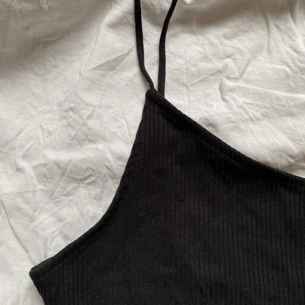 Ribbad bodysuit från h&m, aldrig använt. Toppar.