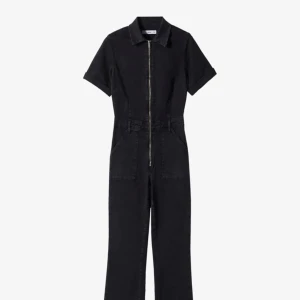 Svart denim jumpsuit  - Säljer denna svinsnygga  slutsålda jumpsuit från Mango. Säljs pågrund av passar inte mig. Storlek S, helt ny med lappen på.