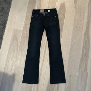 Ett par low rise jeans i storlek 26/32 som säljs då det är för små för mig💞