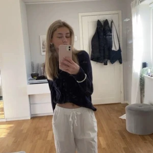 byxor  - säljer mina linne byxor som ej kommer mer till andvänding OBS: ej min bilder, rena och nyinköpta💜