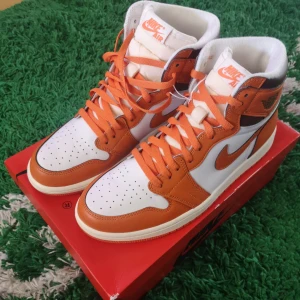 Jordan 1  - Jordan 1 High "starfish" storlek 44,5 knappt använda men lite skadad låda Cond 9/10 