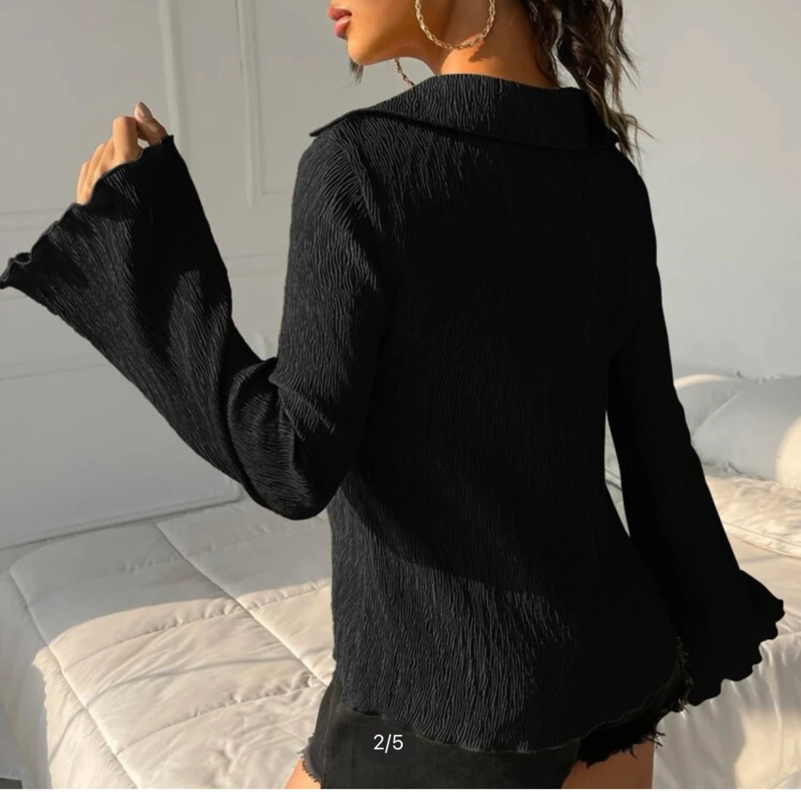 Svart veckad blus  - 90