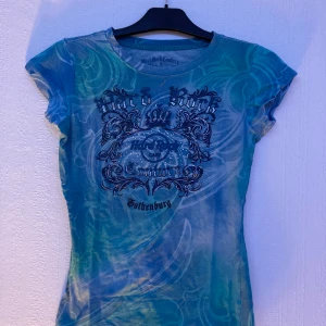 Sweden rock country tröja - En jätte fin 2000 tals tröja i jätte fintskick! 