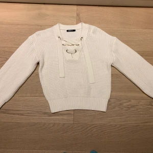 Stickad tröja HM - Jätte mysig stickad tröja som jag köpte för några år sen. Den är från hm och är i jättebra skick.