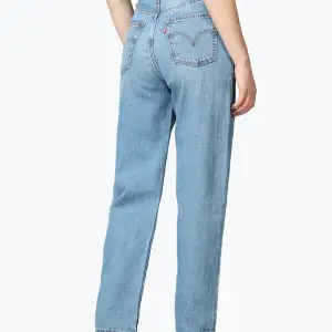 Säljer mina snygga Levis jeans då jag är i behov av pengar❣️ skicka för mer bilder