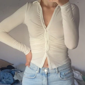 Vit långärmad tröja - Tröja från ASOS, oanvänd! Nypris 300