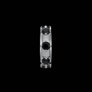 Maria Nilsdotter earcuff - Säljer en supersnygg earcuff från Maria Nilsdotter. Köpt i vintras och endast använt ett fåtal gånger, nypris 1795kr. Box medföljer!