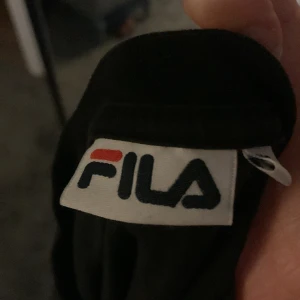 Svart fila tröja - En svart fila tröja som används runt 5 gånger.