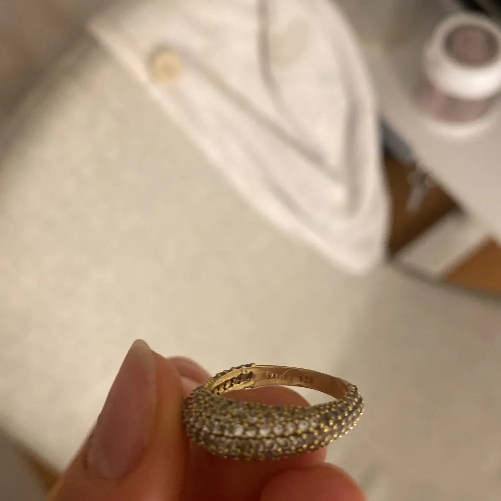 Säljer min ring från safira slut på lager✨ liknande ani nypris 1000kr. Accessoarer.