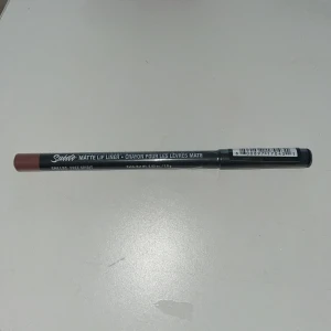 Nyx - Helt oöppnad förpackning läpppenna i nude färg. 