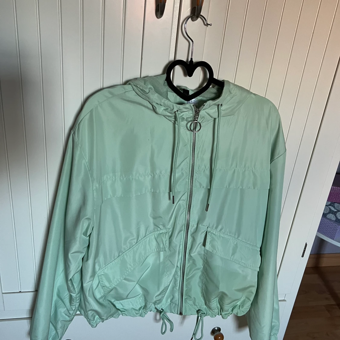 Mintgrön vindjacka H&M storlek 38 oanvänd - 90