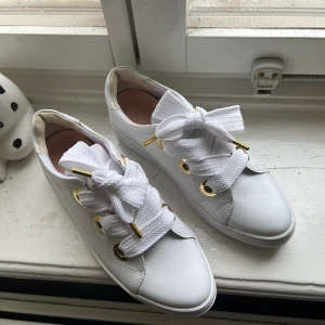 Ellos - Vita sneakers, helt oanvända, 