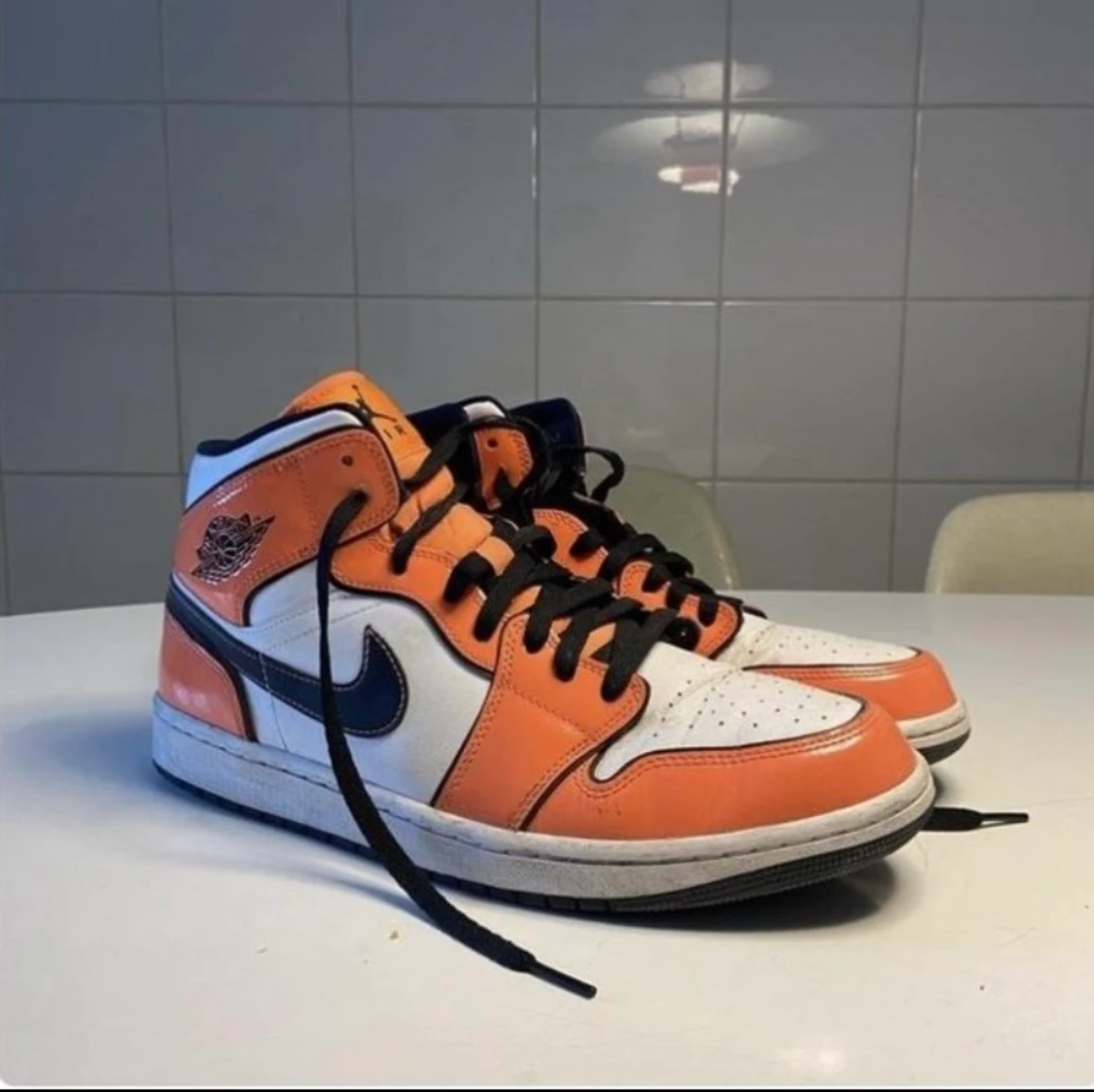 Air Jordan 1 Mid SE Turf Orange - 90
