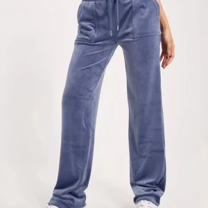 Juicy couture byxor storlek M använda 1 gång  - Byxorna är använda 2 gånger dem e lila grå / blå 