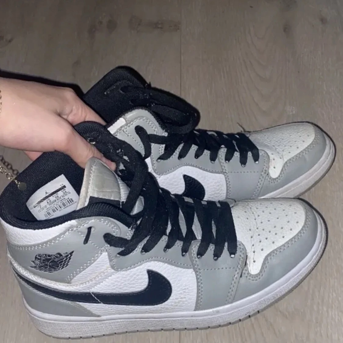 Söker sånna här jordans för 400 och mindre spelar ingen roll färg i storlek 38 - 91