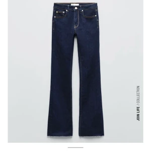 Zara bootcut jeans - Jeans från zara. Aldrig använda (lappen kvar)💓storlek 34 men töjer sig lite efter hur som sitter,kom privat för mina egna bilder!