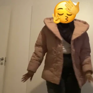 Jacka  - Jacka från Nelly, helt ny, prislapp på. Den ser lite rosa ut i bilden men den är lite mörk beige 