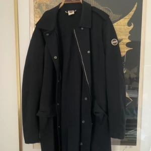 Colmar - Svart colmar kappa! Köpt i Spanien, använt 1 gång. 