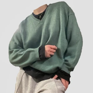 vintage stickad tröja - vintage turkos stickad tröja köpt second hand. Passar som en oversized S/M💫 pris kan diskuteras 🌱