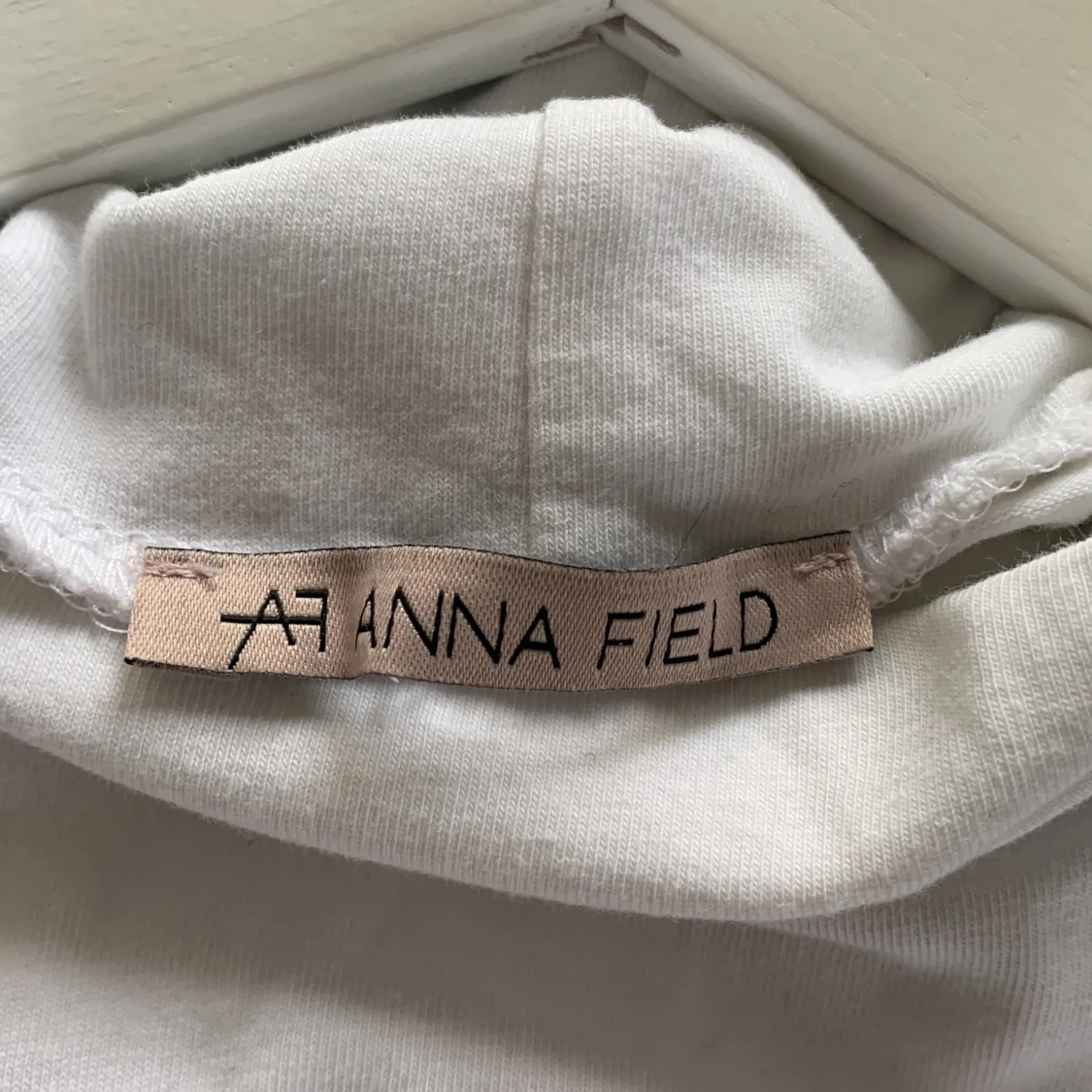 Vit figursydd polotröja - 90