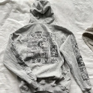 Grå hoodie  - Hoodie köpt från asos, köparen står för frakten 