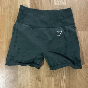 Gymshark vital seamless 2.0 shorts - Gymshark vital seamless shorts 2.0 i färgen dark green marl. Knappt använda. Obs lappen med tvättinstruktioner är bortklippt. 🌸
