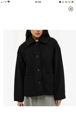 Jacka  - Varm jacka från Monki som inte kommer till användning längre. I fint skick och inga tecken på användning, storlek M ⭐️frakten kostar 69kr och är spårbar 