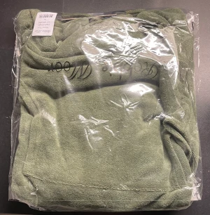 Robbie Moor hoodie i frotté, storlek XL - Aldrig använd, olivgrön färg. Snygg hoodie från Robbie Moor i frottematerial, nypris 900-1000 kr.