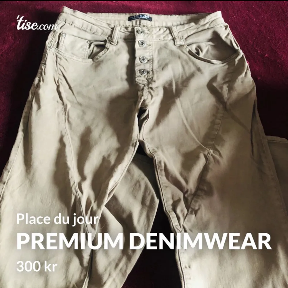 Olivgröna premium denimwear collection jeans från place du jour. Ser ut som nya, knappt använda. Storlek 38 Frakten ingår i priset!. Jeans & Byxor.