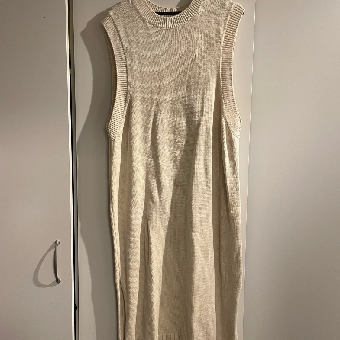 Stickad beige klänning väst strl L