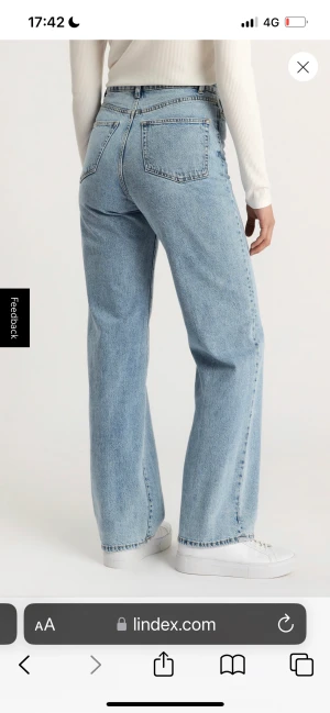 Ljusblåa jeans  - Säljer dessa ljusblåa jeans, köpa från Lindex för 499 kr. Storlek 38/UK 12. Modell ”Hanna”