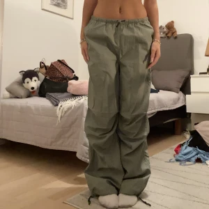 Low Rise byxor  - Helt nya! Men kommer inte till användning 