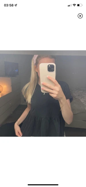 T-shirt med volang - T-shirt med volang💘