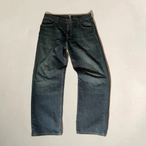 Vintage baggy Levis jeans - Jätte feta baggy Levis jeans. De har dunder fit eftersom jag sytt in de i midjan lite.