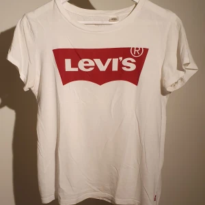 Levis T-shirt - Klassisk T-shirt från Levis i strl S❤️