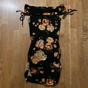 Klänning  - Super fin sommar klänning från fashion Nova i storlek S