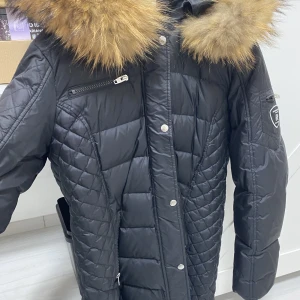 Rockandblue - Hej säljer denna fina rock and blue jacka som köptes för 4000kr. Nyskick, använde några gånger. Ni får ge prisförslag!